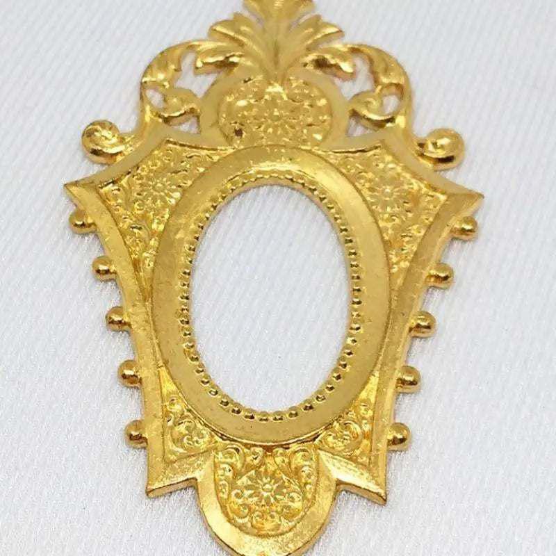 1 Vintage Brass Cast Fancy Setting Pendant - Sea Beads