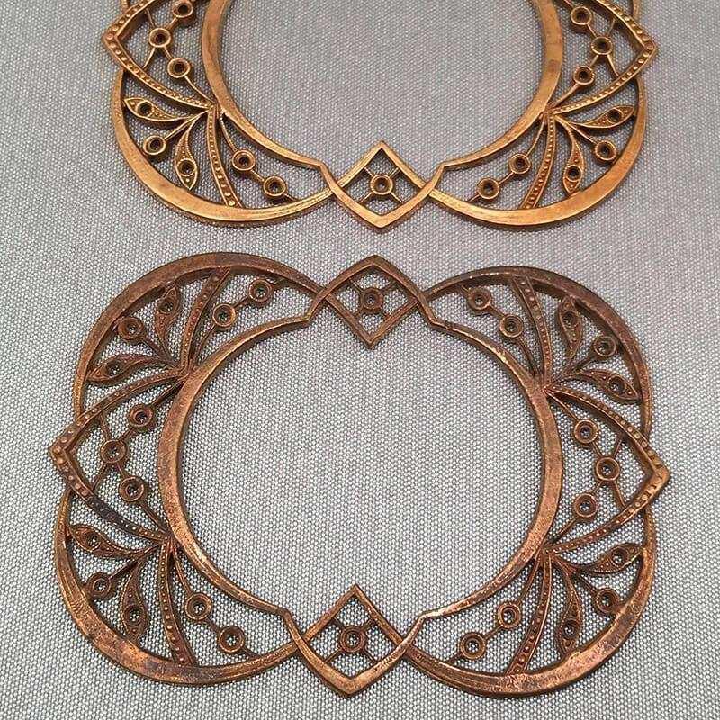 1 Vintage Brass Cast Floral Stone Setting - Sea Beads