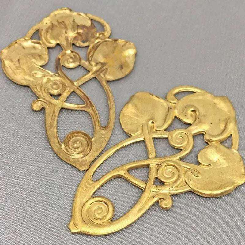 1 Vintage Brass Flower Large Stamping - Sea Beads