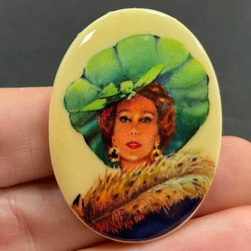 1 Vintage Ivory Green Hat Lady Acrylic Oval Cabochon - Sea Beads