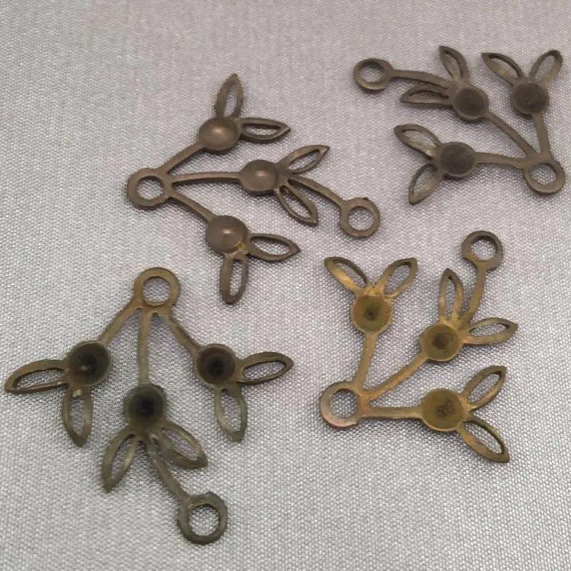 10 Vintage Brass Aged Multi Leaf Connectors - Sea Beads