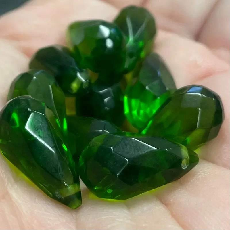 10 Vintage Green Gemstone Briolette Beads - Sea Beads