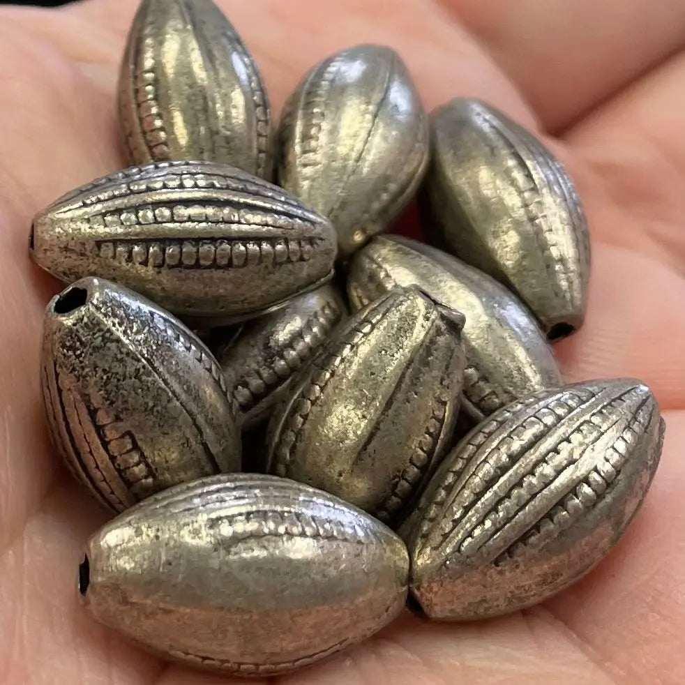 10 Vintage Silver Plated Oval Metal Beads - Sea Beads
