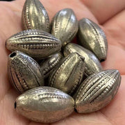 10 Vintage Silver Plated Oval Metal Beads - Sea Beads