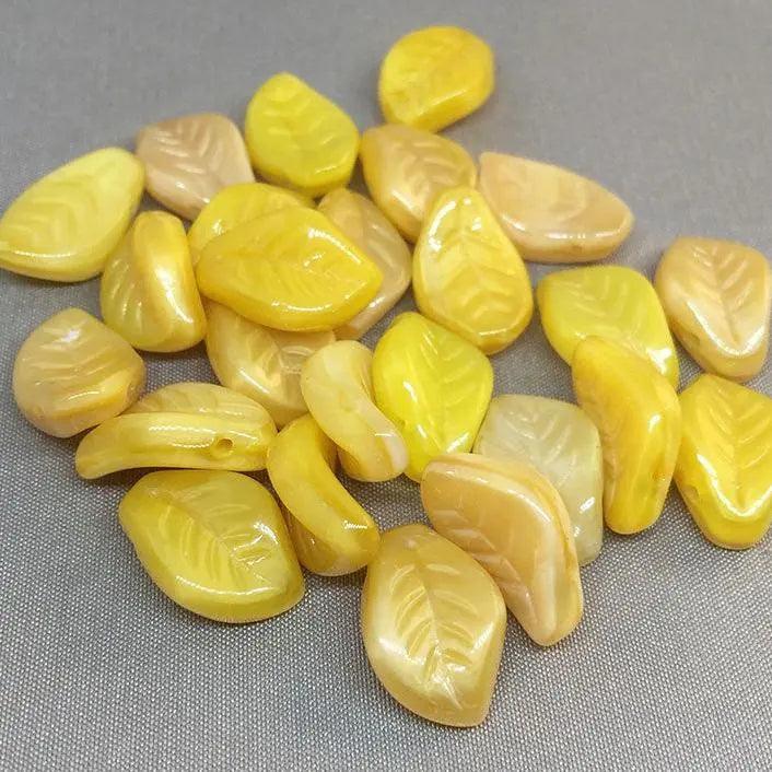25 Creamy Yellow Czech Leaf Glass Beads 14mm - Sea Beads