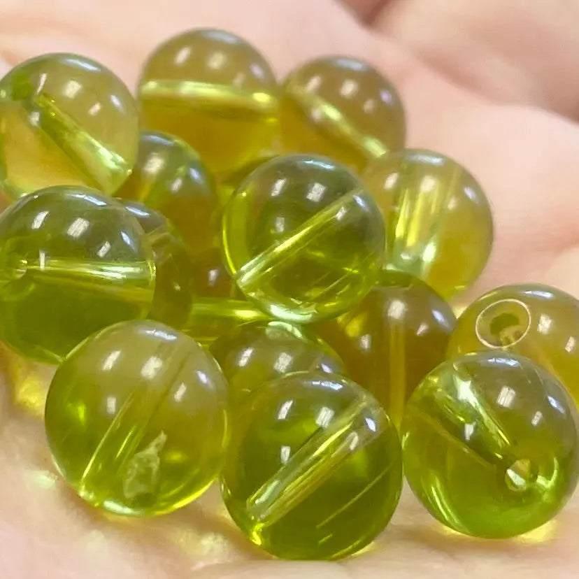 25 Green Olivine Czech Round Glass Beads - Sea Beads