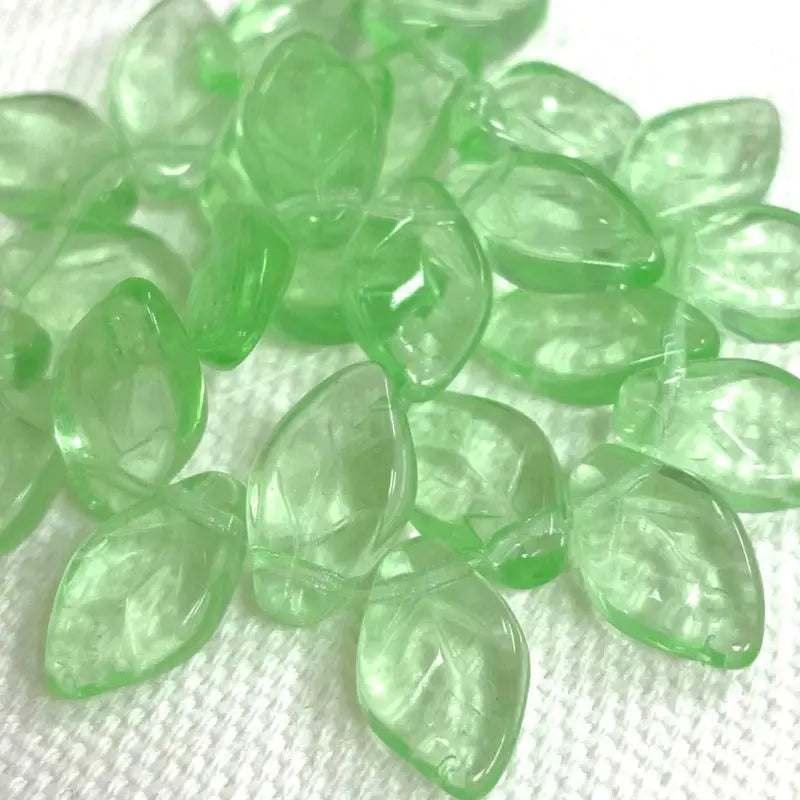 25 Green Peridot Green Czech Glass Leaf Beads - Sea Beads
