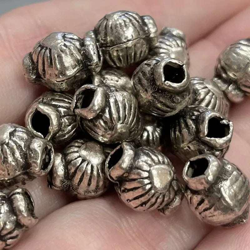 25 Vintage Silver Embossed Heart Metal Beads - Sea Beads