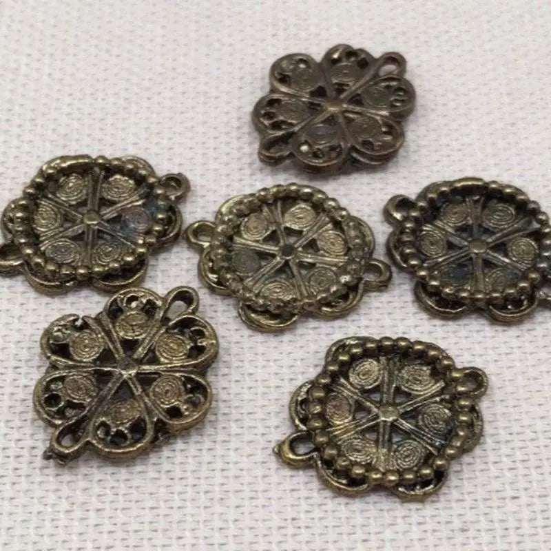 4 Vintage Brass Bezel Solid Filigree Chain Connectors - Sea Beads