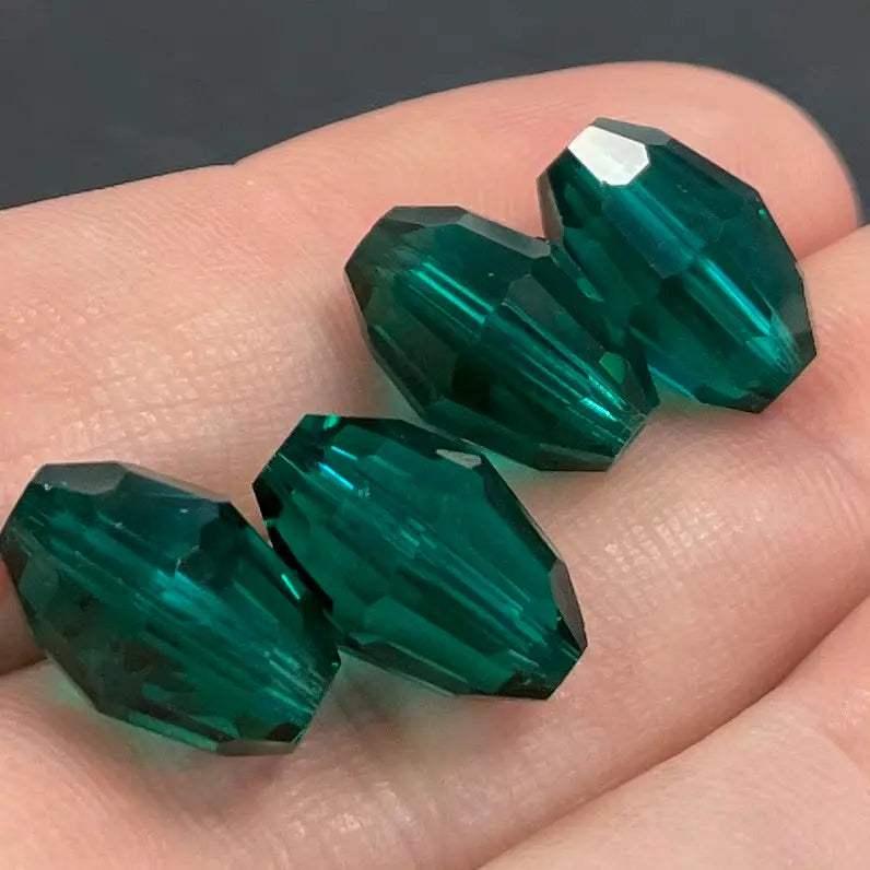 4 Vintage Green Emerald Swarovski Oval Crystal Beads - Sea Beads