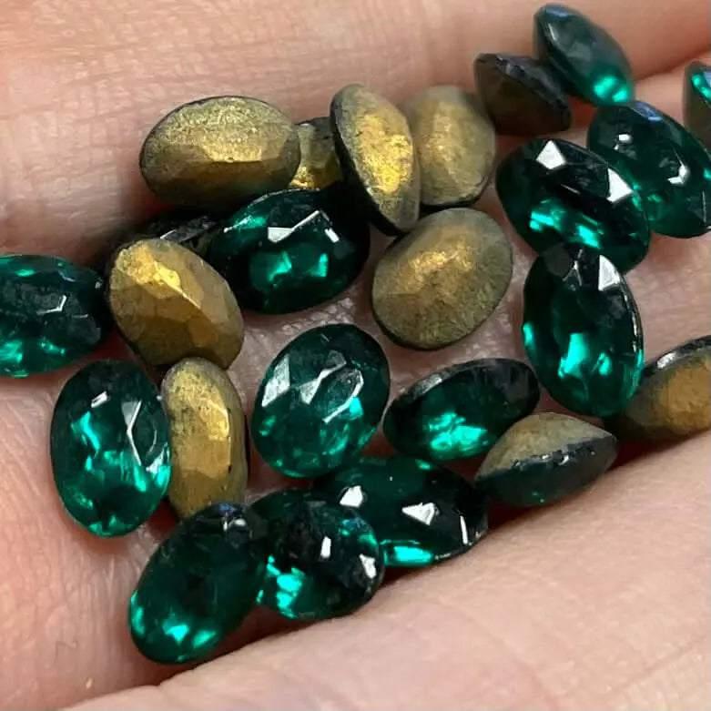 50 Vintage Green Emerald Small Oval Glass Stones - Sea Beads