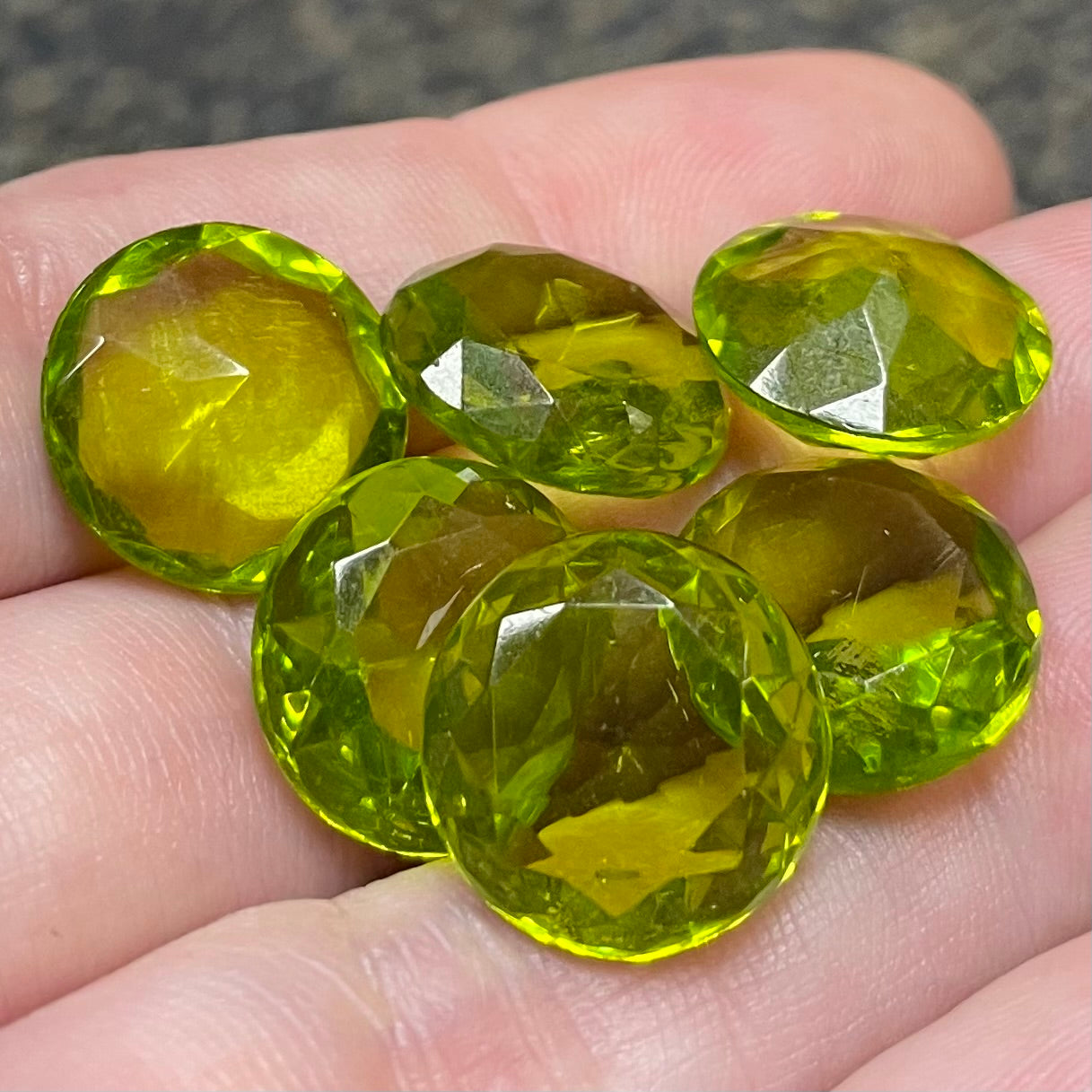10 Vintage Green Olivine Light Round Glass Stones