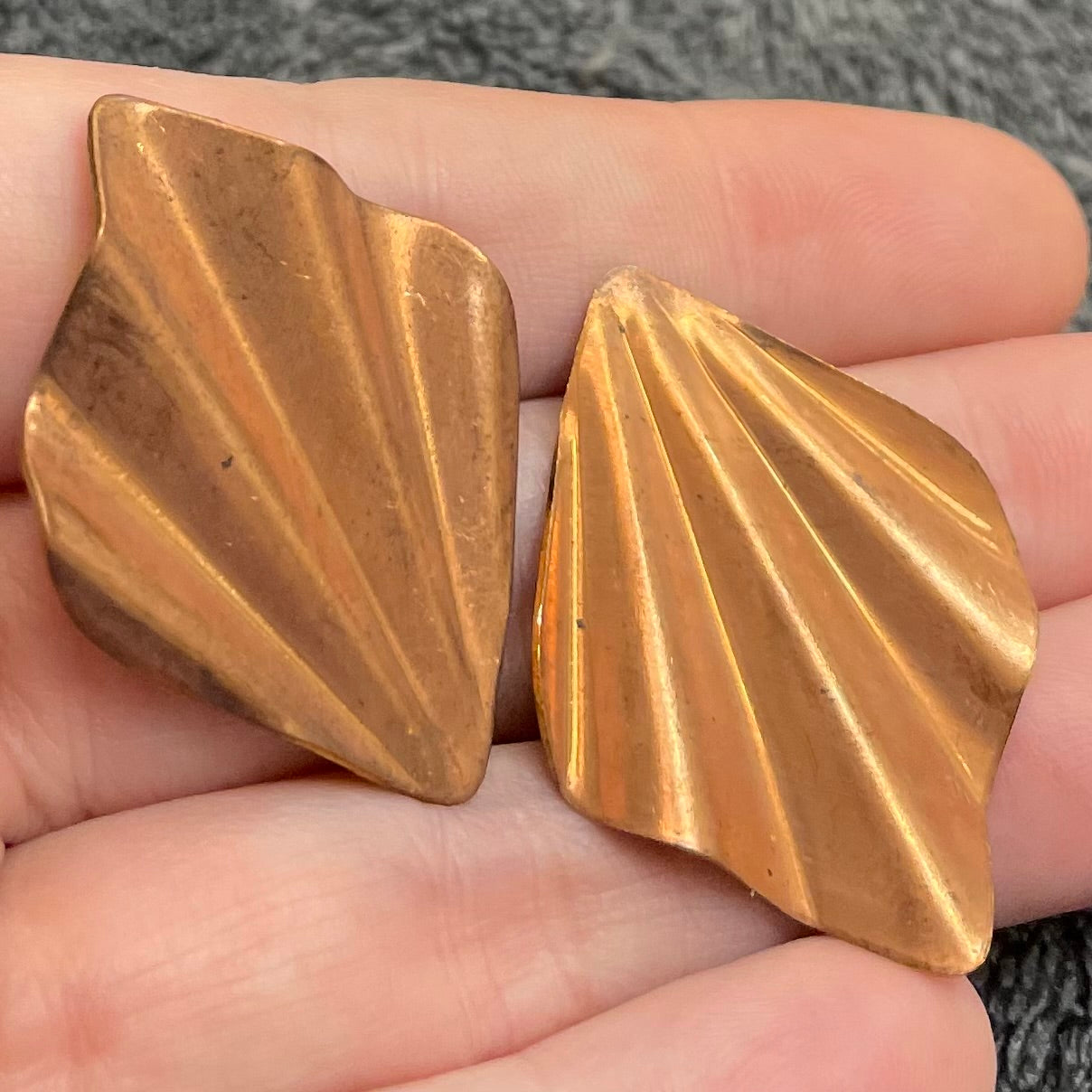 4 Vintage Fan Feather Metal Stampings