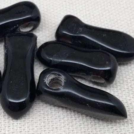 6 Vintage Black Dagger Glass Beads - Sea Beads