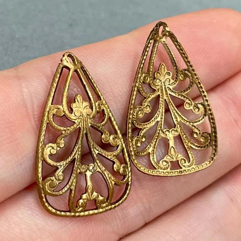 6 Vintage Brass Haskell Floral Vine Pendants - Sea Beads