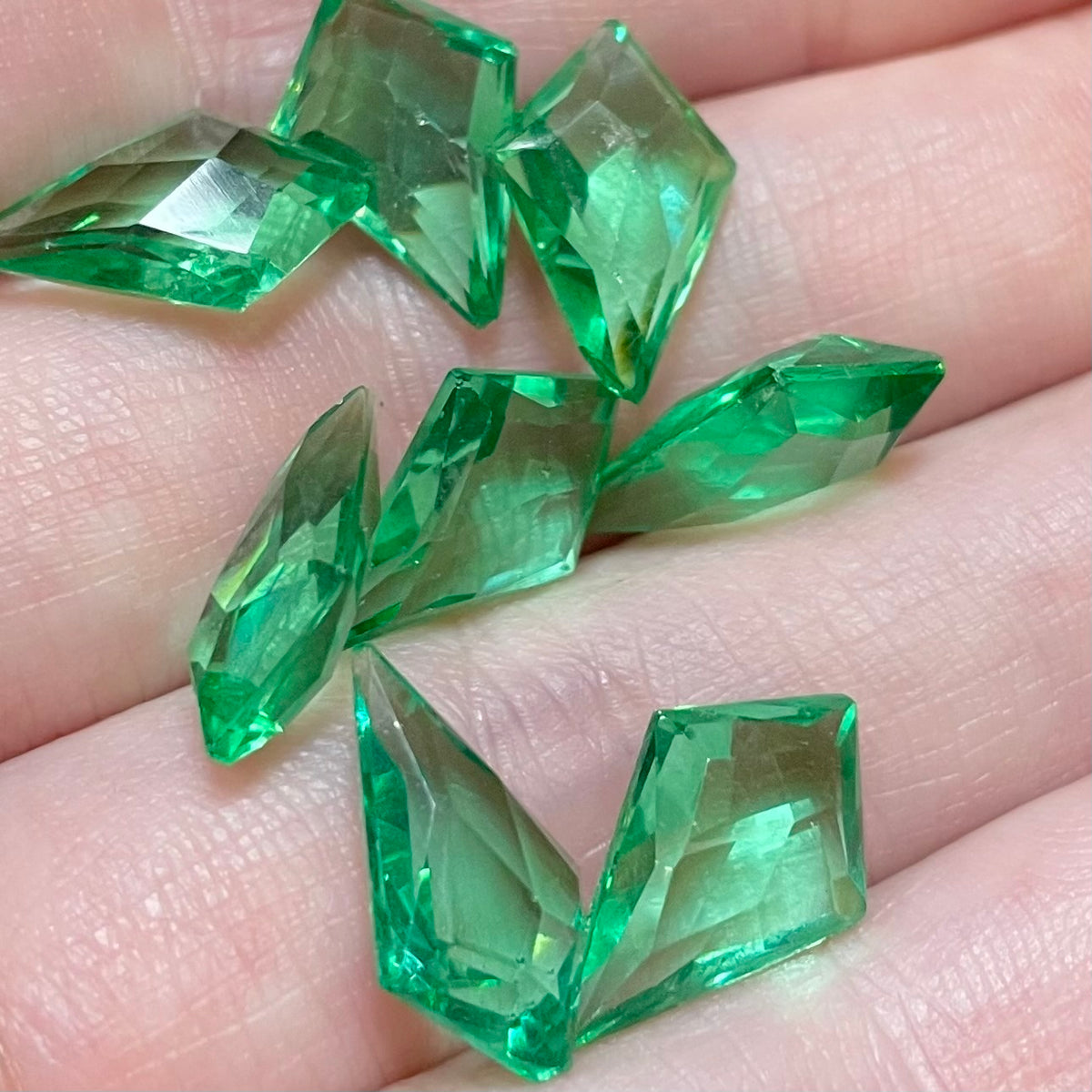 8 Vintage Green Faceted Kite Glass Stones