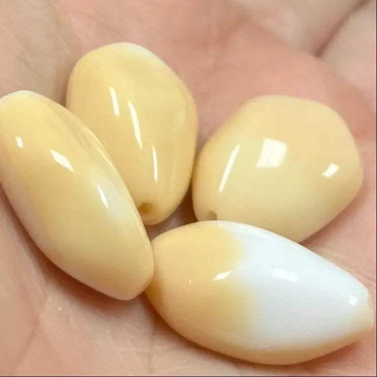 4 Vintage Beige White Austrian Glass Beads