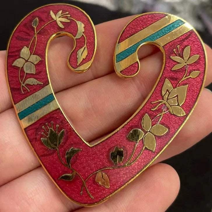 1 Vintage Red "V" Gold Cloisonne Metal Finding (A)