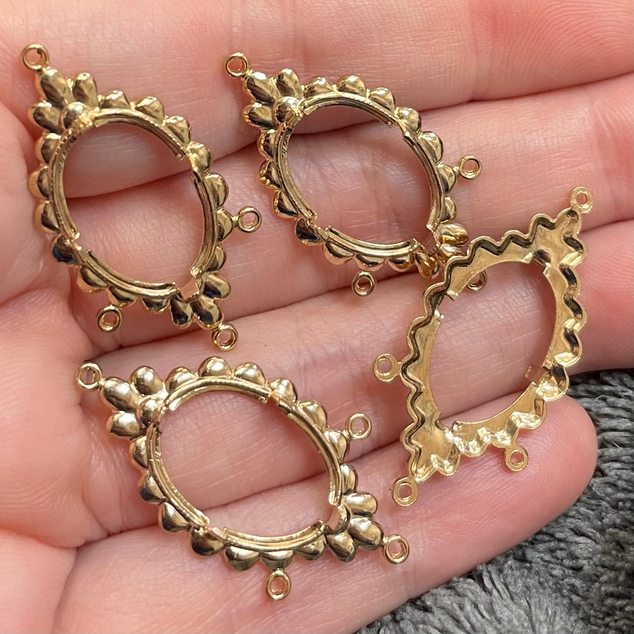 4 Vintage Golden Bezel Connector Pendants