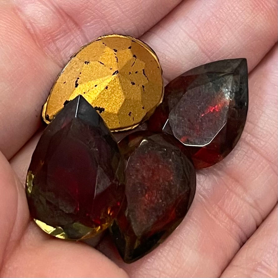 4 Vintage Red Siam Dark Givre Pear Glass Stones
