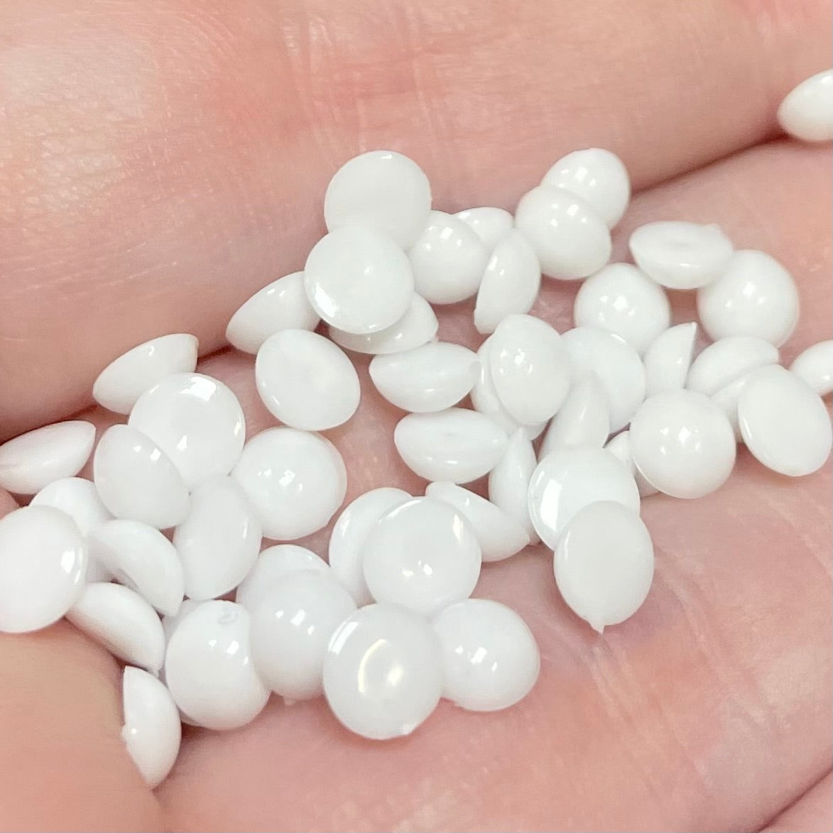100 Vintage White Tiny Round Acrylic Cabochons