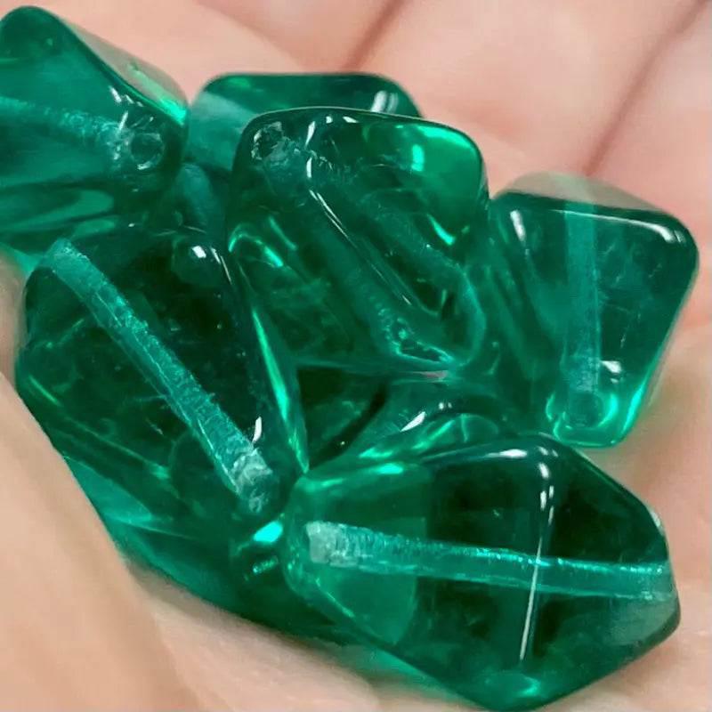 8 Vintage Green Emerald Green Diamond Glass Beads - Sea Beads