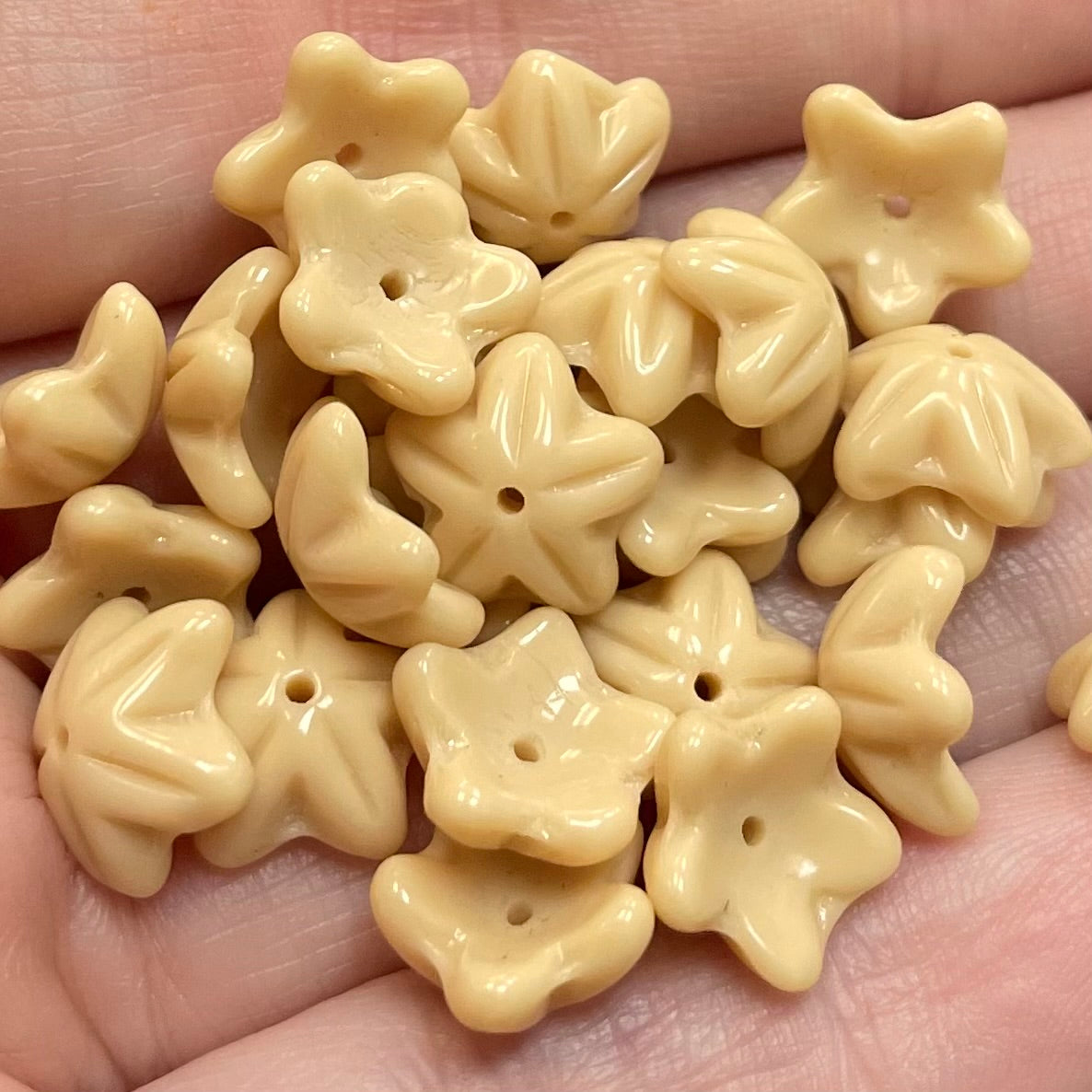 20 Vintage Beige Czech Flower Glass Beads