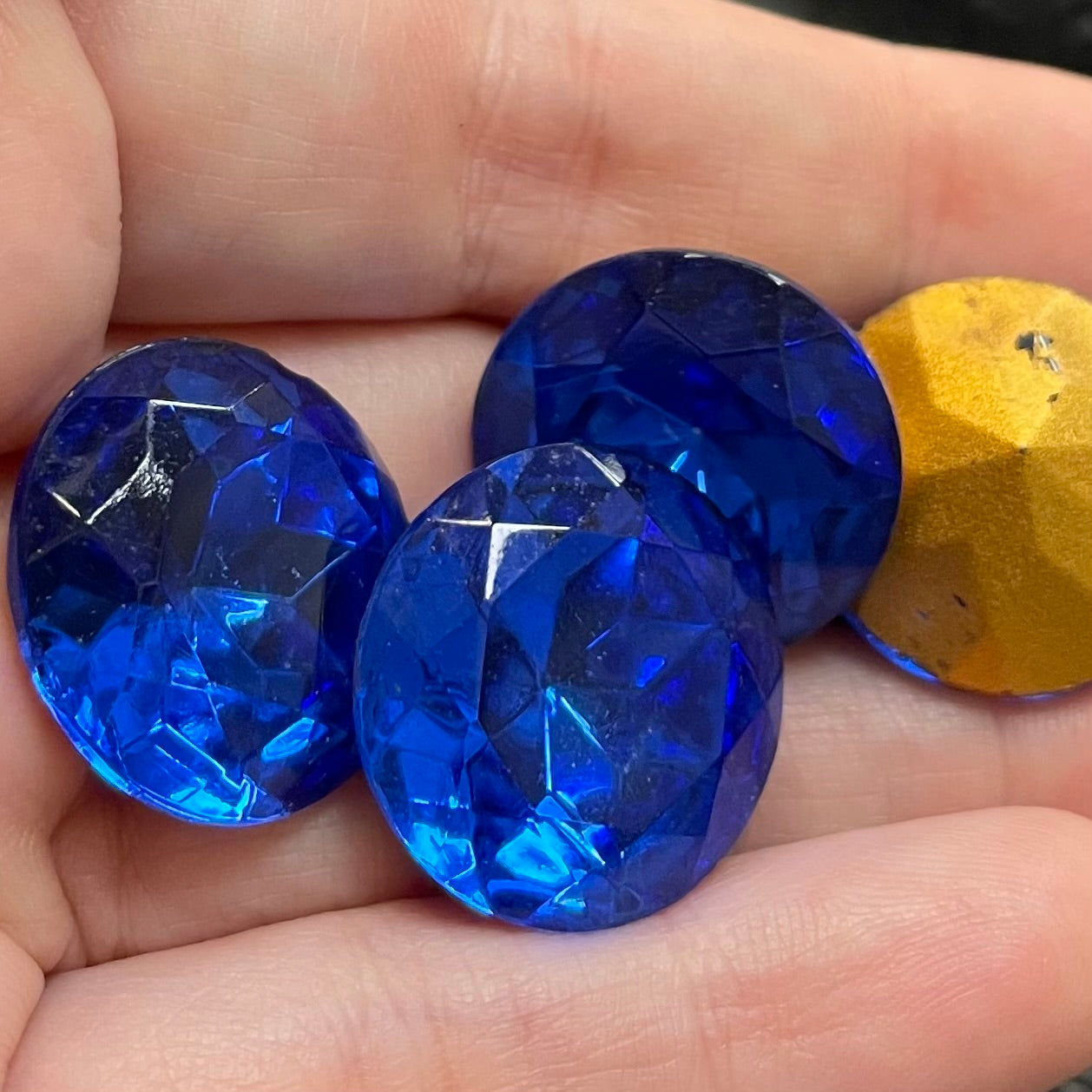 4 Vintage Blue Sapphire Dark Round Glass Stones