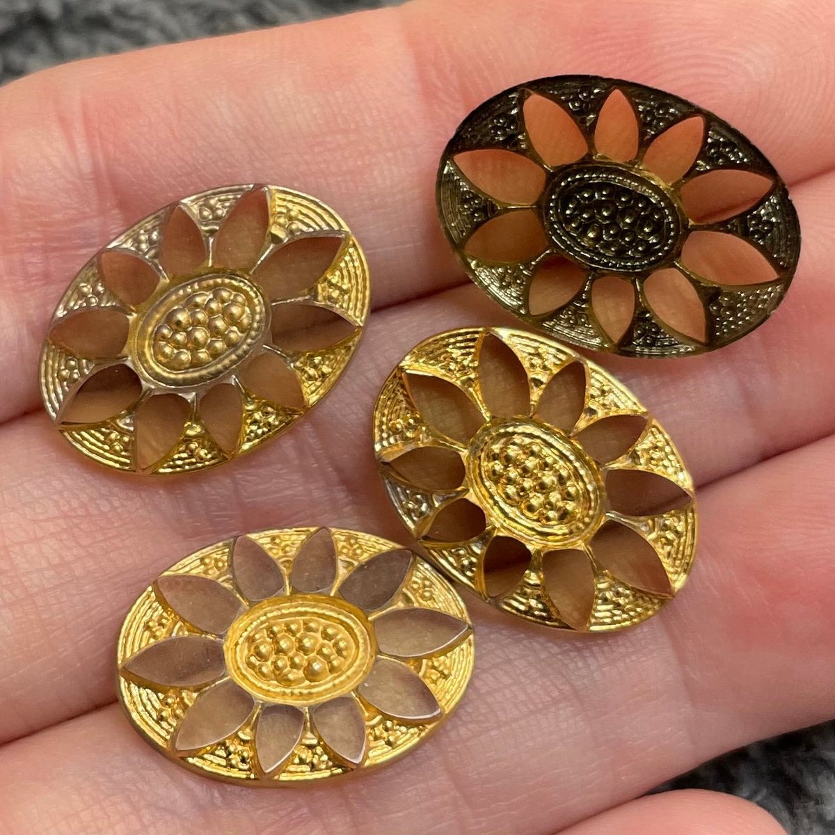 4 Vintage Gold Green Starburst Oval Glass Cabochons