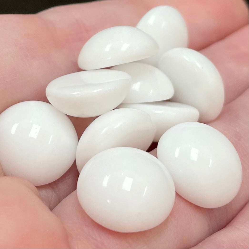 10 Vintage White Domed Round Glass Cabochons 13mm