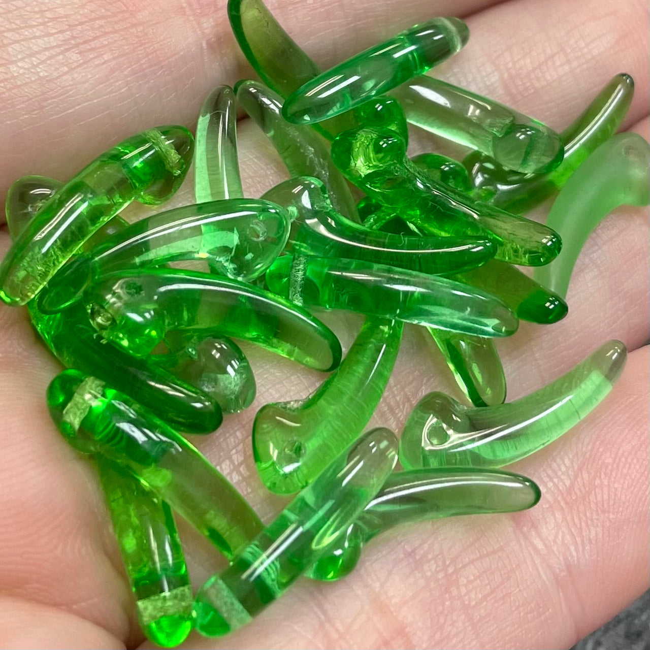 25 Vintage Green Czech Dagger Glass Beads