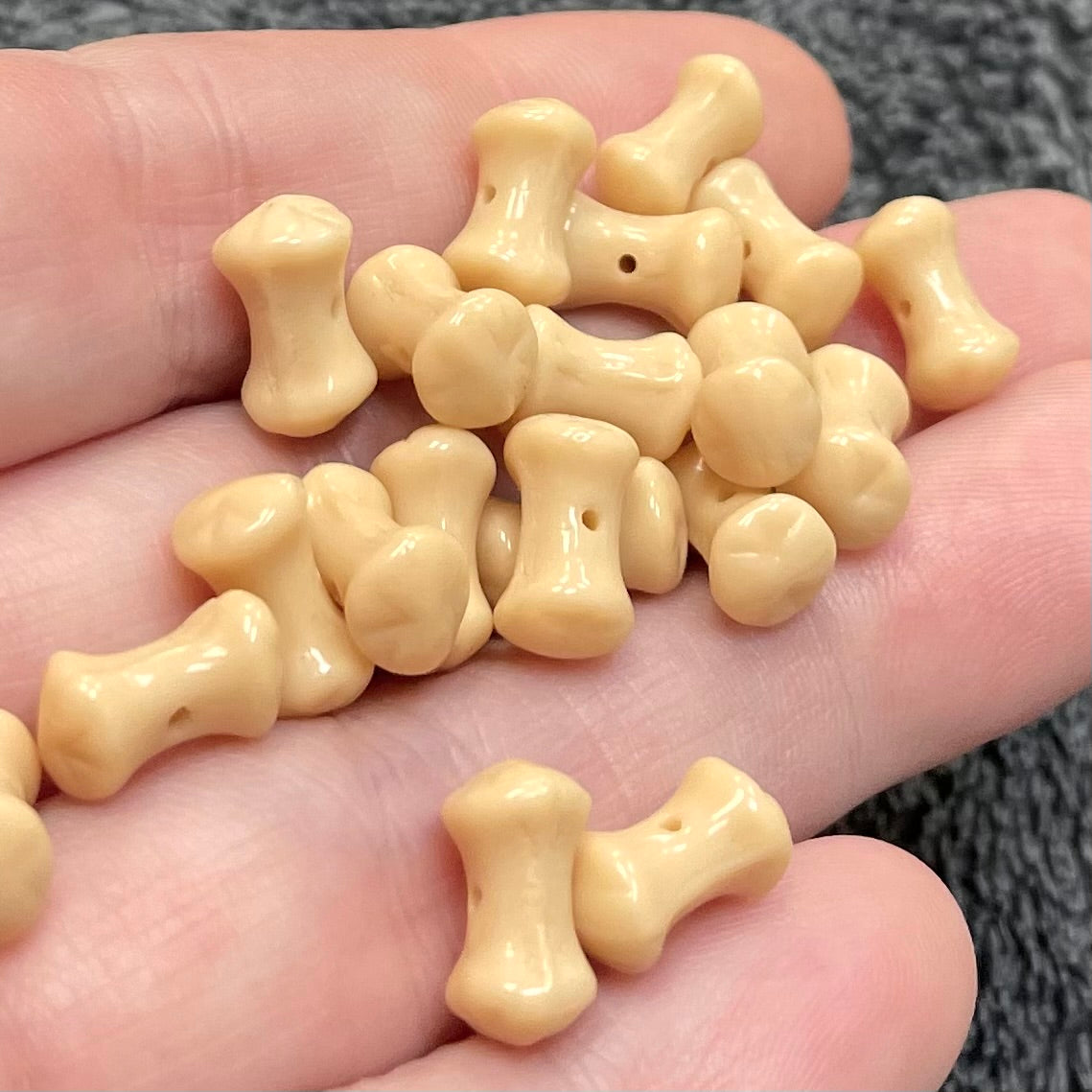 20 Vintage Beige Czech Glass Beads