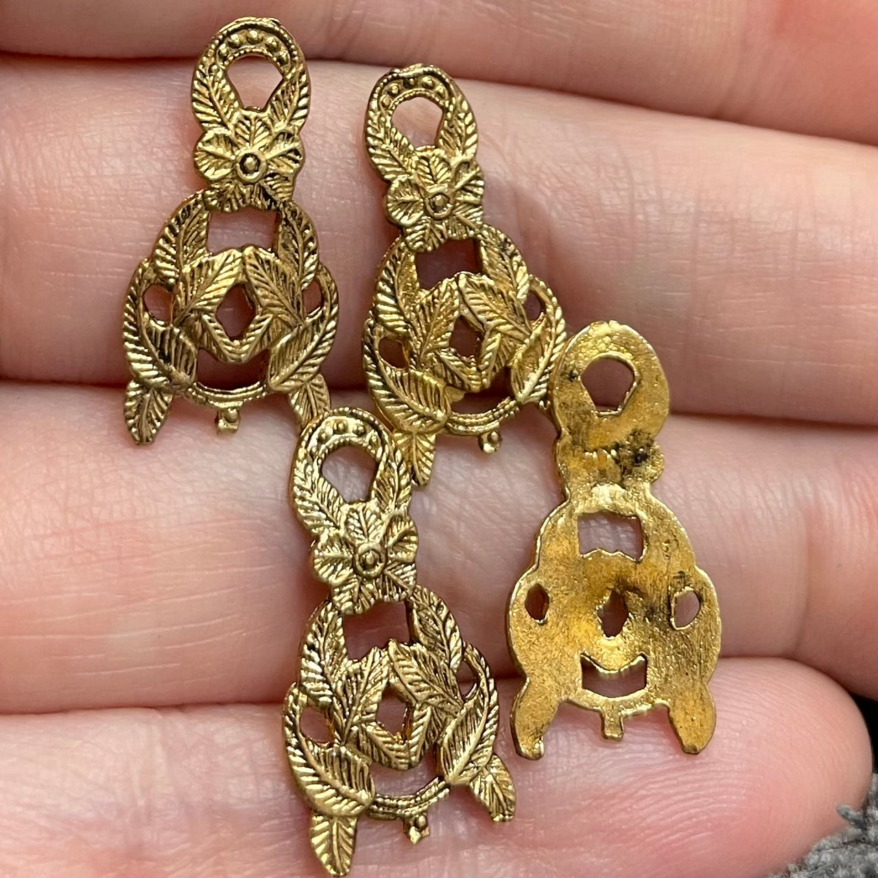 10 Vintage Gold Plated Antique Metal Pendants