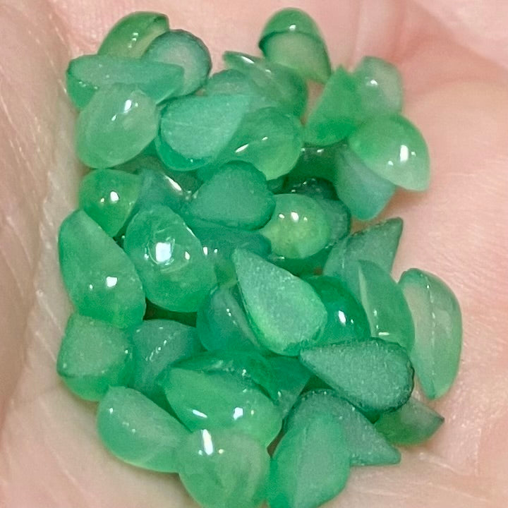 50 Vintage Green Japan Mixed Oval Pear Glass Cabochons
