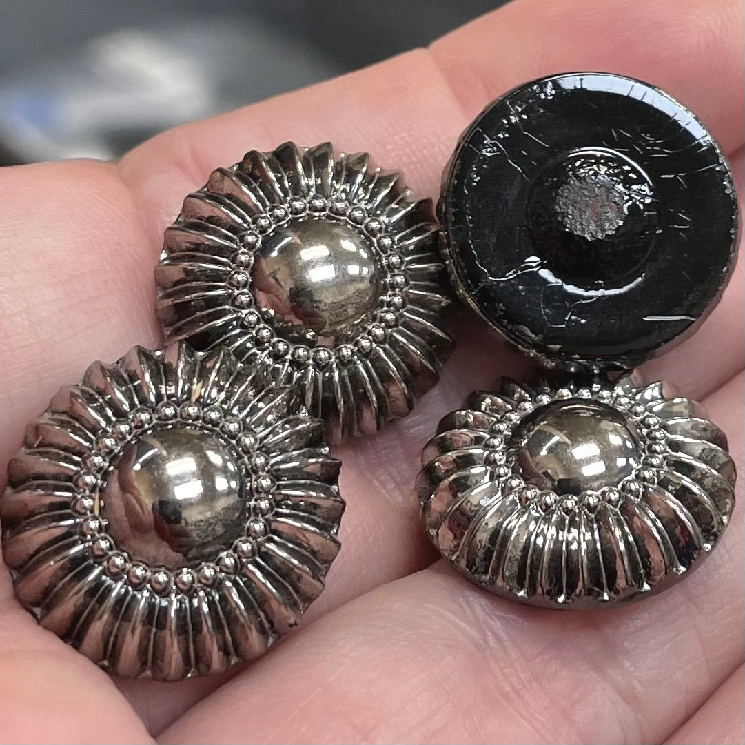 4 Vintage Gunmetal Czech Floral Round Glass Stones