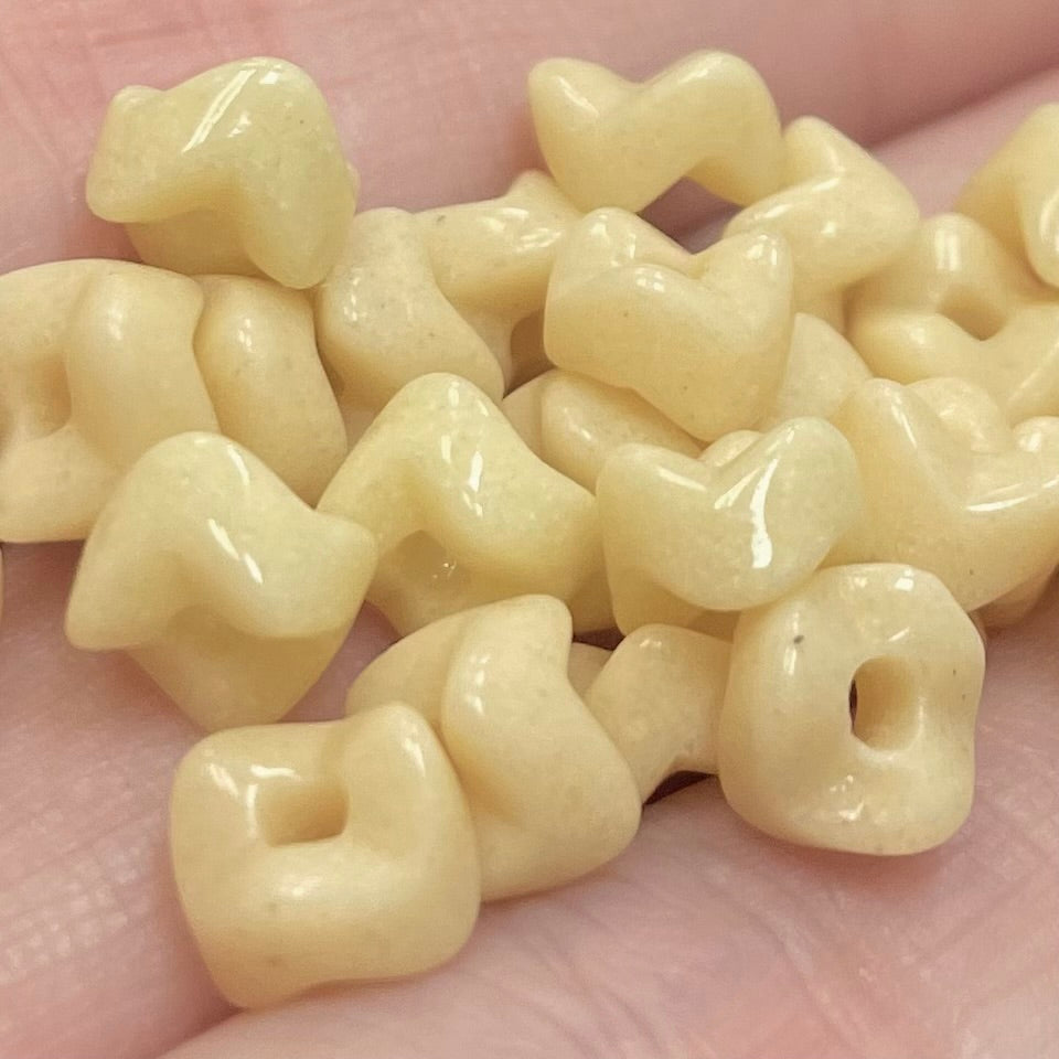 25 Vintage Interlocking Beige Glass Beads