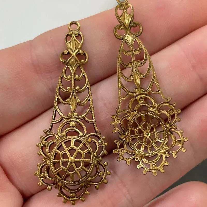 4 Vintage Gold Plated Antique Lace Filigree Metal Pendants