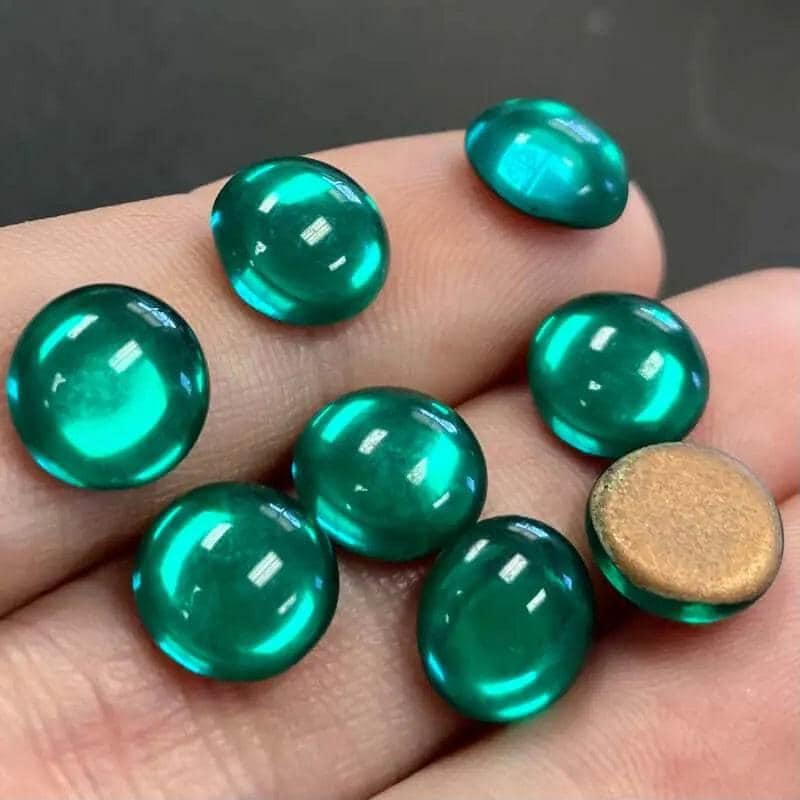 8 Vintage Green Emerald Round Glass Cabochons