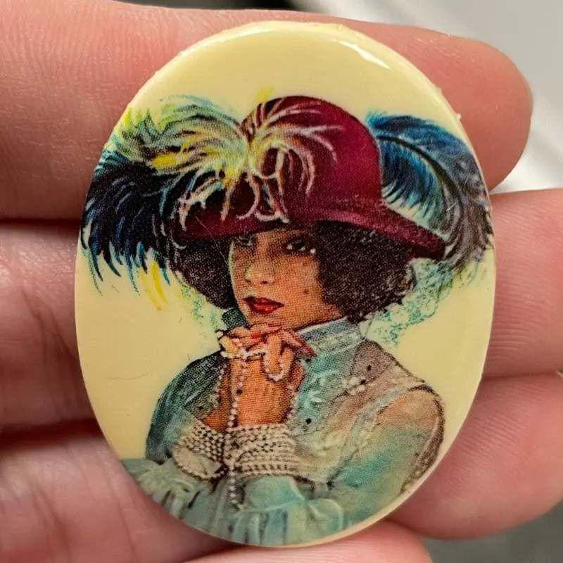 1 Vintage Ivory Acrylic Pretty Lady Oval Cabochon