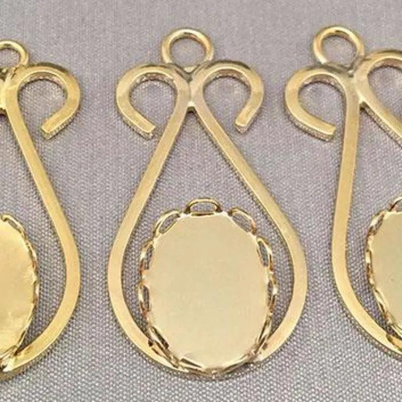 2 Vintage Light Gold Plated Setting Pendants