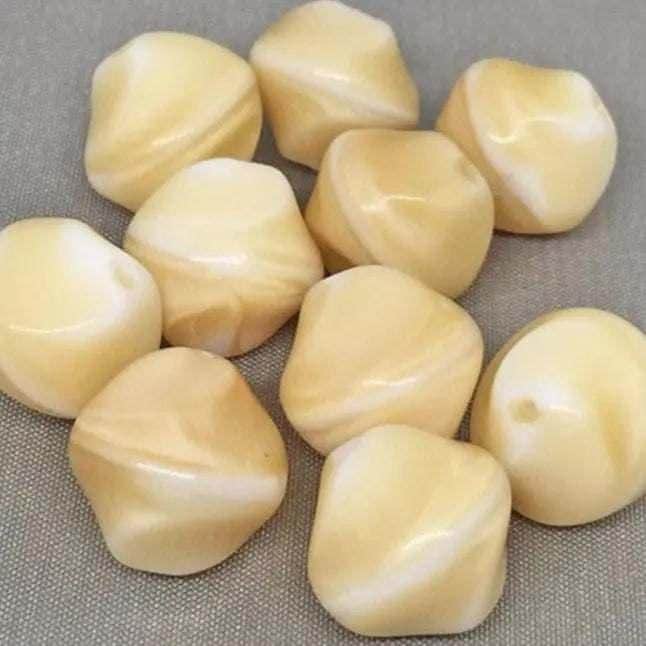 10 Vintage White Beige Givre German Glass Beads