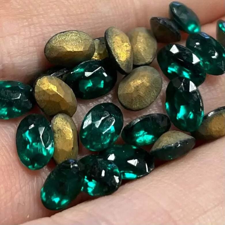 50 Vintage Green Emerald Small Oval Glass Stones