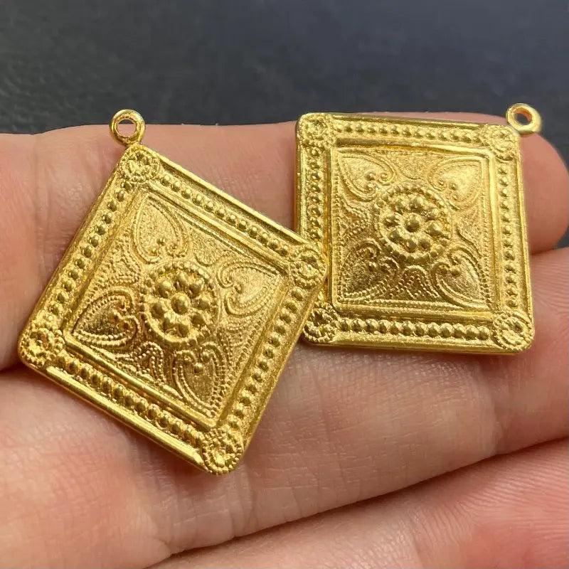 4 Vintage Gold Plated Floral Diamond Metal Pendants