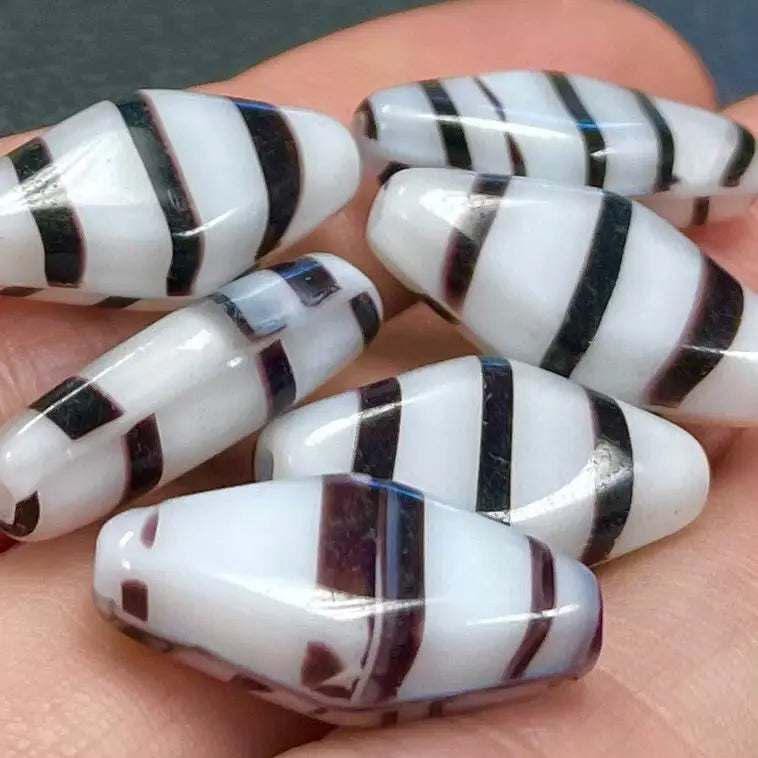 12 Vintage White Black Striped Milky Diamond Glass Beads