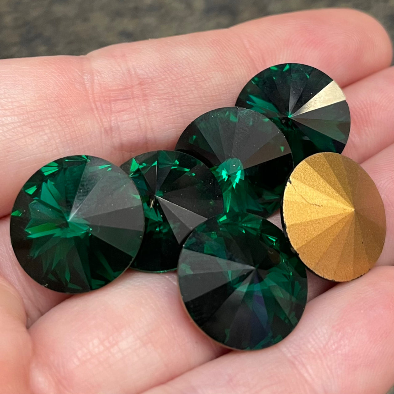 6 Vintage Green Emerald Swarovski Rivoli Crystal Stones